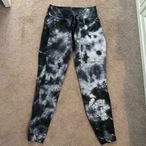 Lulu sweatpants size 4